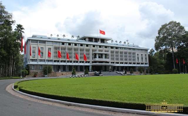 Học sinh khối 1,2 tham quan Dinh Độc Lập